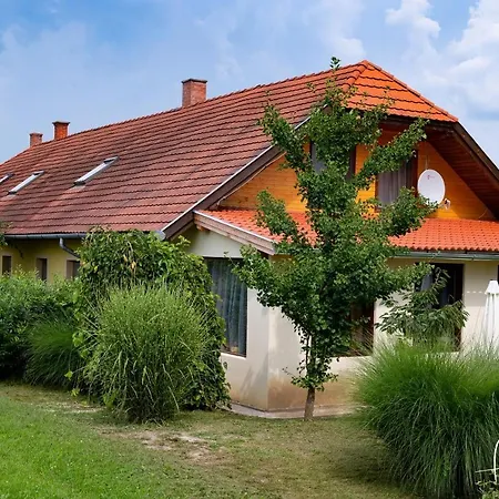 Tokert Vendeghaz Apartment Oriszentpeter