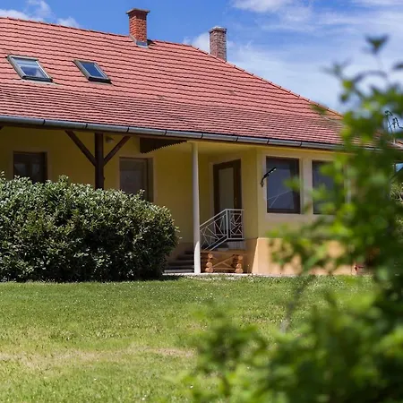 Tokert Vendeghaz Apartment Oriszentpeter